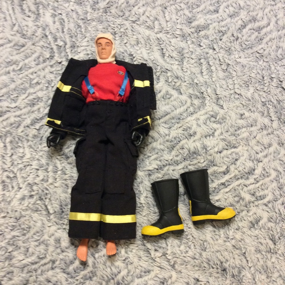 GI Joe Firefighter - Picture 2 of 16